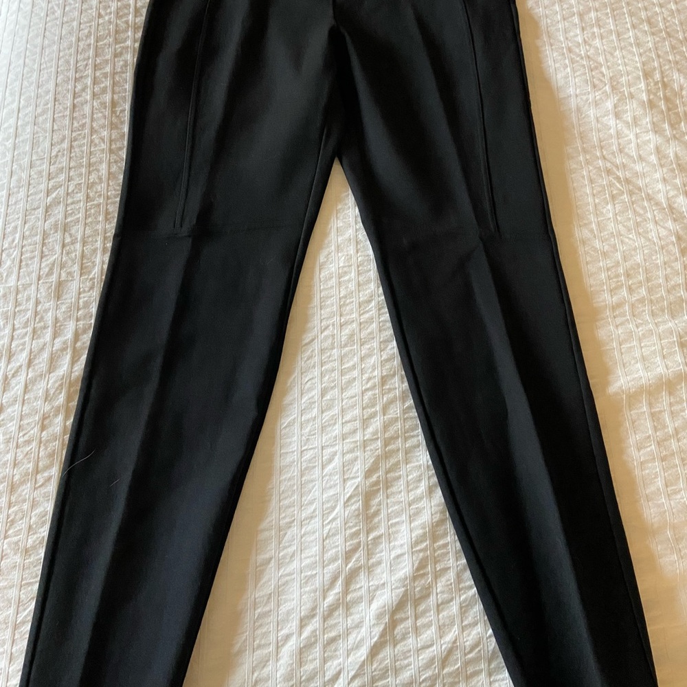 Eileen Fisher black leggings with seam details. Size S/P.